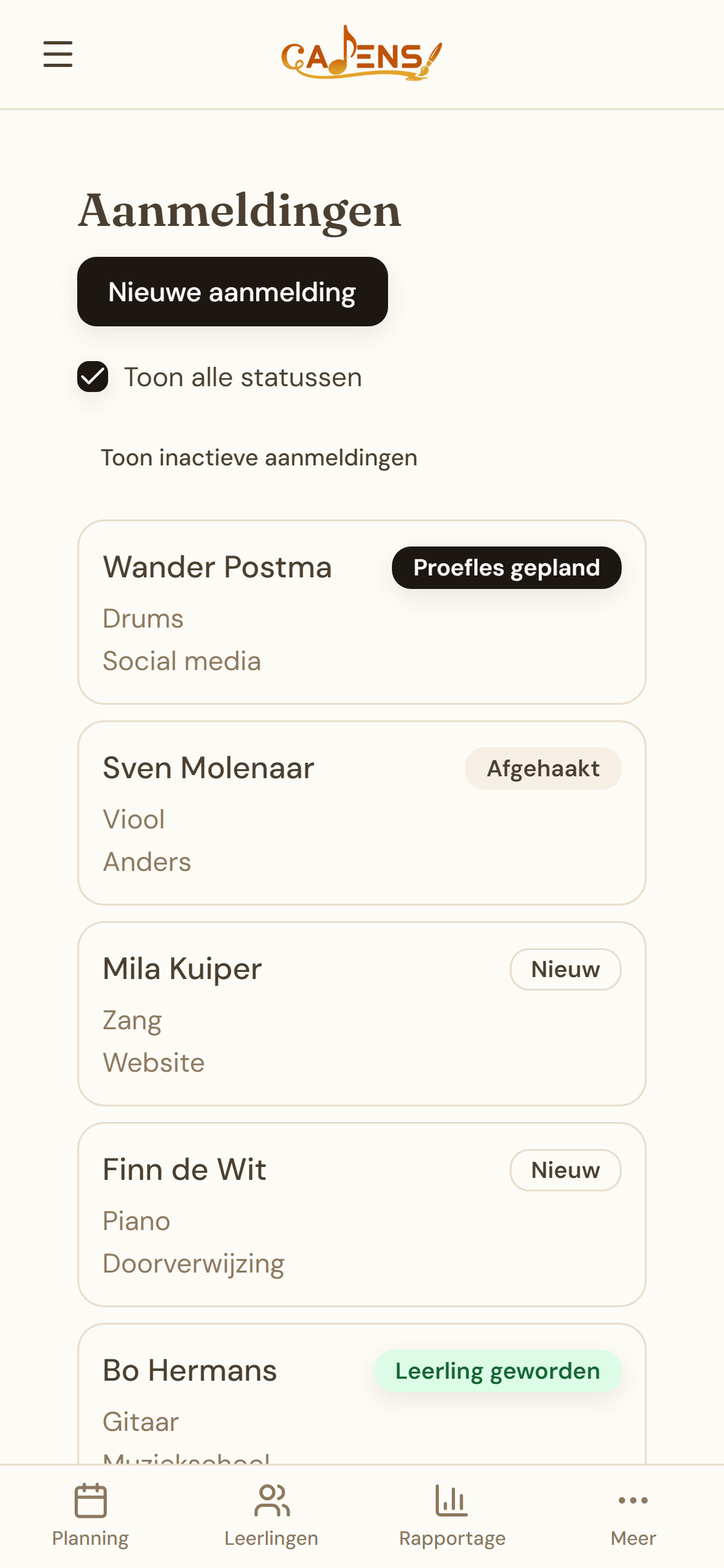Cadens overzicht van aanmeldingen op een telefoonscherm
