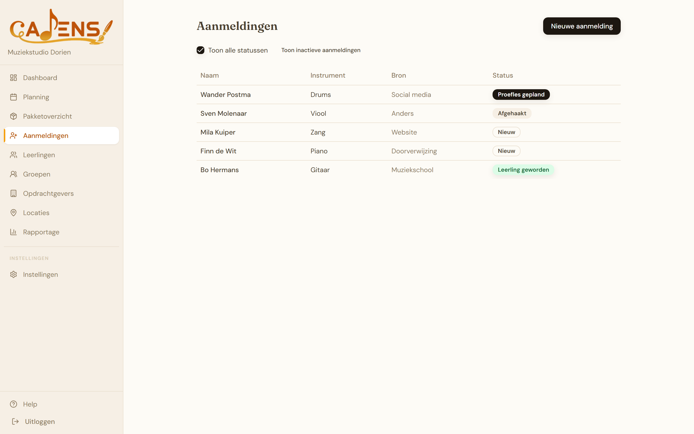 Cadens overzicht van aanmeldingen met statusbadges