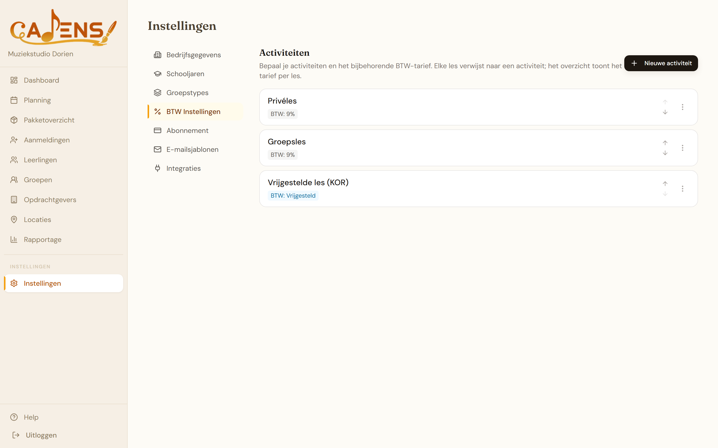 Cadens BTW Instellingen tabblad met de lijst van activiteiten
